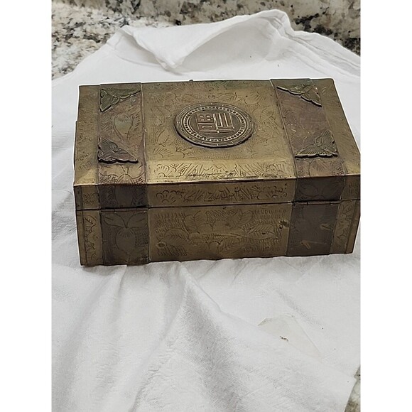 CHINESE Etched Brass / Medallions Trinket or Jewelry Box Wood insert 7x4x2.5 - Picture 9 of 12